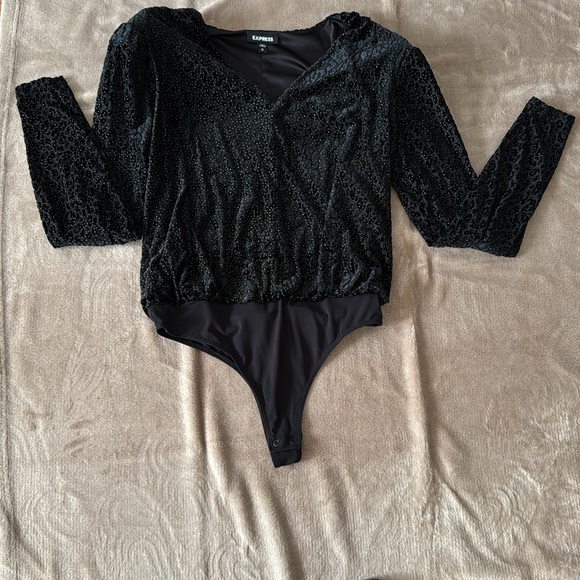 🥀Express Bodysuit soft paisley velour design. ~Size Small🥀 - Picture 5 of 6